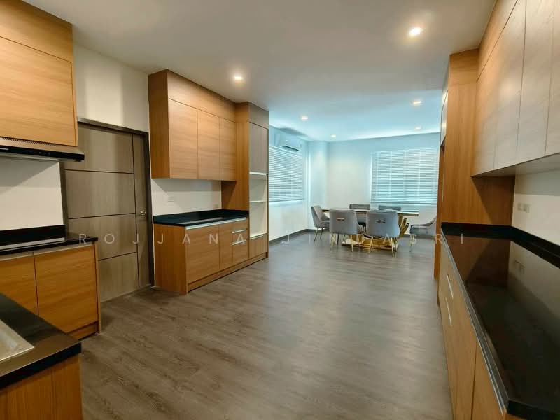 4-BR House, Bangkok, Phra Kanong Nua, Watthana, Bangkok, 4 Bedrooms, 330 sqm, Single Detached House For Sale, by Rojjana Jindasri, 500374620 - DDproperty.com