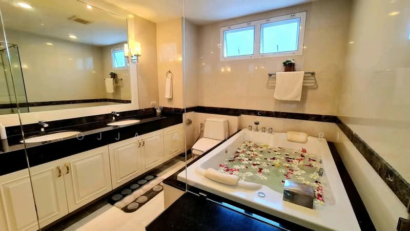 Piyathip Place, Bangkok, 24 Soi Prommitr, Khlong Tan Nua, Watthana, Bangkok, 4 Bedrooms, 800 sqm, Apartment For Rent, by Rojjana Jindasri, 500374632 - DDproperty.com