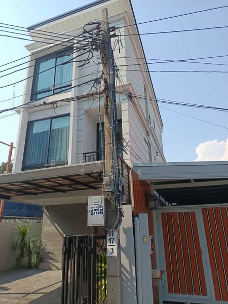 3-BR Townhouse, Bangkok, Phra Kanong Nua, Watthana, Bangkok, 3 Bedrooms, 200 sqm, Townhouse For Rent, by Boonraksa Sopak, 500374676 - DDproperty.com