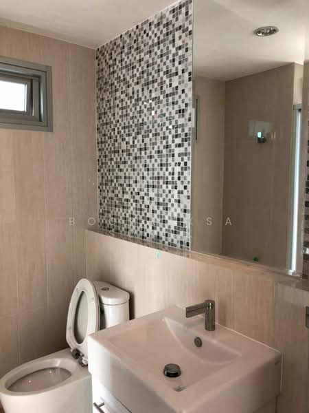 Life Ratchadapisek, Bangkok, 279 Ratchadapisaek Road, Huai Khwang, Bangkok, 2 Bedrooms, 56 sqm, Condo For Rent, by Boonraksa Sopak, 500374820 - DDproperty.com