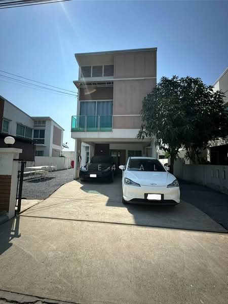 Home Place The Park Wongwan – Rama 9, Bangkok, Rural Development Road 3, Khlong Song Ton Nun, Lat Krabang, Bangkok, 3 Bedrooms, 169 sqm, Single Detached House For Sale, by Home4Sale, 500374891 - DDproperty.com