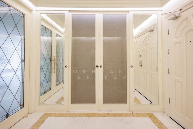 Wattana Heights, Bangkok, Sukhumvit Road, Khlongtoei Nua, Watthana, Bangkok, 4 Bedrooms, 336 sqm, Condo For Rent, by Pornpan Chantharakasemchai, 500375012 - DDproperty.com