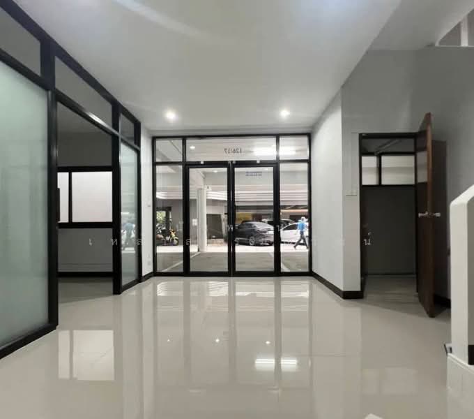 Park Avenue Ekamai Sukhumvit 63, Bangkok, Khlong Tan Nua, Watthana, Bangkok, , 525 sqm, Shophouse For Sale, by Nuntawan Laosuwanwat, 500375194 - DDproperty.com