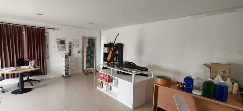 โรงงาน 1.5 ชั้น 301 ตร.ว. ใกล้โรงพยาบาลลาดหลุมแก้ว ถนนตลิ่งชัน-สุพรรณบุรี, ปทุมธานี, ถนนตลิ่งชัน-สุพรรณบุรี, หน้าไม้, ลาดหลุมแก้ว, ปทุมธานี, 477 ตร.ม., โกดัง-โรงงาน ขาย, โดย คุณ ปวีณรา กระแสร์ฉาย (วี), 500375264 - DDproperty.com