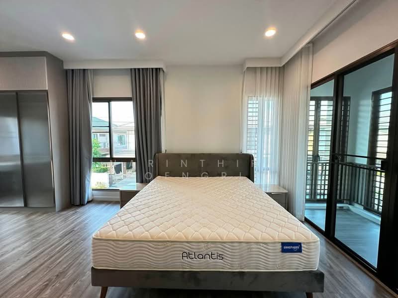 Burasiri Krungthep Kreetha, Bangkok, 95 Soi Pracha Ruam Chai, Hua Mak, Bang Kapi, Bangkok, 4 Bedrooms, 200 sqm, Single Detached House For Rent, by Narinthira Roengrit, 500375693 - DDproperty.com