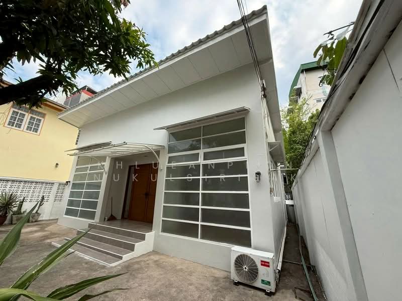 3-BR House, Bangkok, Khlong Tan Nua, Watthana, Bangkok, 3 Bedrooms, 160 sqm, Single Detached House For Rent, by Khlueanphon Nukulsirisak, 500375698 - DDproperty.com