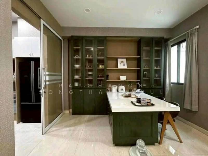 The Legend Sathorn-Narathiwas, Bangkok, 398 Nonsi Rd, Chong Nonsi, Yan Nawa, Bangkok, 4 Bedrooms, 480 sqm, Townhouse For Rent, by Ratchanon Songthammakul, 500376013 - DDproperty.com