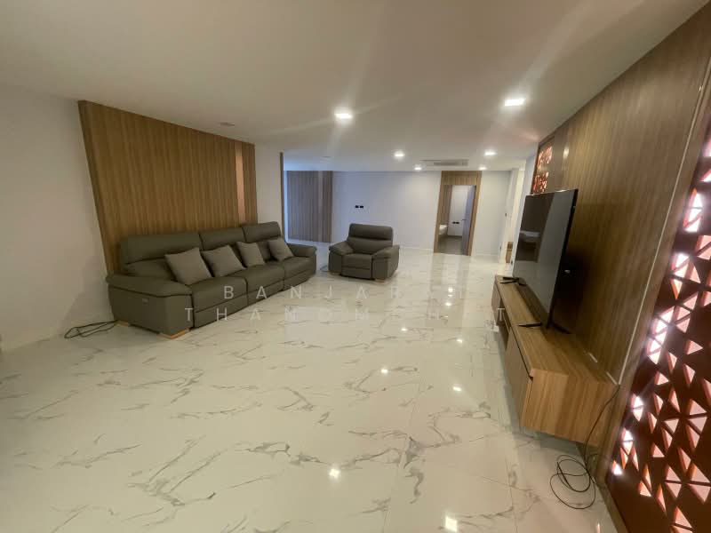 President Park Sukhumvit 24, Bangkok, 99 Sukhumvit 24 Alley, Khlongtoei Nua, Watthana, Bangkok, 3 Bedrooms, 223 sqm, Condo For Rent, by Banjarat Thanomchat, 500376328 - DDproperty.com