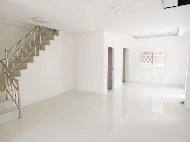 เสนา วิลล่า ลำลูกกา-คลองสอง, Pathum Thani, ถนนพหลโยธิน, Khu Khot, Lam Luk Ka, Pathum Thani, 3 Bedrooms, 150 sqm, Semi-Detached House (Twin House) For Sale, by คุณ ปั่น อินทะอุ่นวงศ์ (ปั่น), 500376515 - DDproperty.com