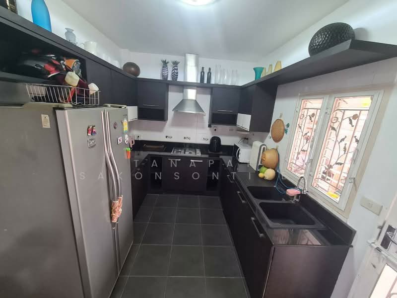 3-BR House, Bangkok, Suan Luang, Bangkok, 3 Bedrooms, 220 sqm, Single Detached House For Rent, by Tanapat Sakonsontised, 500376547 - DDproperty.com