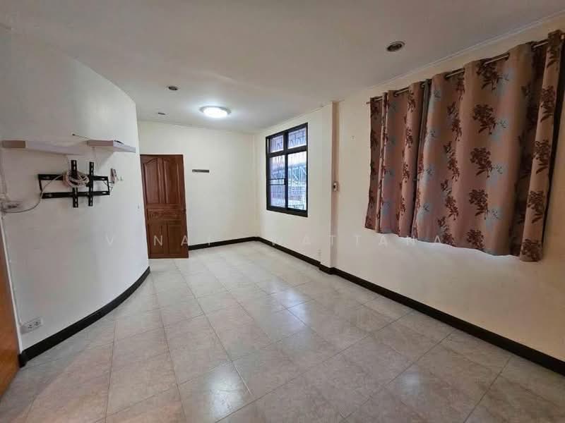 4-BR House, Bangkok, Bang Na Tai, Bang Na, Bangkok, 4 Bedrooms, 325 sqm, Single Detached House For Rent, by Vinai Wattana, 500376601 - DDproperty.com
