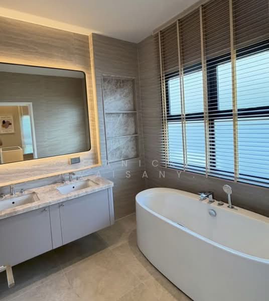 Narinsiri Krungthep Kreetha, Bangkok, Saphan Sung, Bangkok, 4 Bedrooms, 330 sqm, Single Detached House For Rent, by Sanick Sawaisanyakorn, 500376773 - DDproperty.com