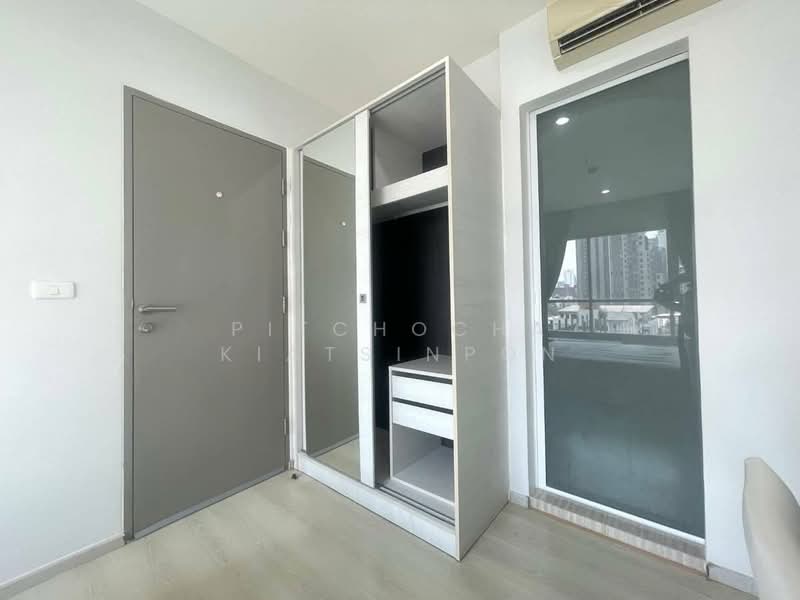 Life Ratchadapisek, Bangkok, 279 Ratchadapisaek Road, Huai Khwang, Bangkok, 2 Bedrooms, 43 sqm, Condo For Rent, by Pitchocha Kiatsinpon, 500376884 - DDproperty.com