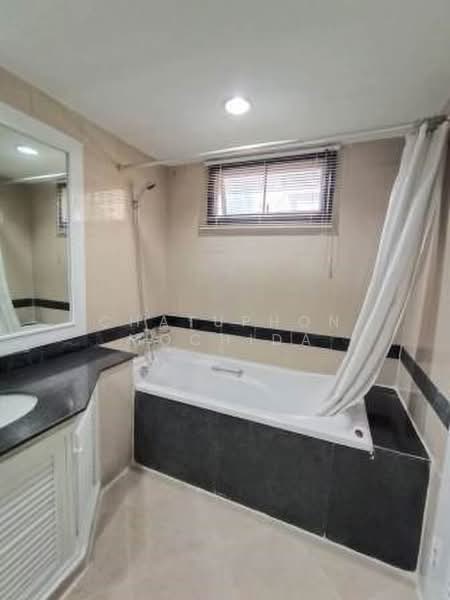 Cosmo Villa, Bangkok, 33 ซอยสุขุมวิท 12 ถนนสุขุมวิท แขวง/เขตคลองเตย กทม., Khlong Toei, Bangkok, 3 Bedrooms, 250 sqm, Apartment For Rent, by Chatuphon Mochida, 500376961 - DDproperty.com