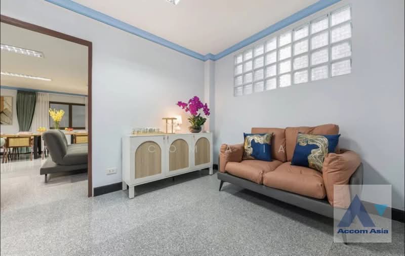 4 Bedrooms House for Rent in Ploenchit, Bangkok near BTS Chitlom, Bangkok, Khlong Tan Nua, Watthana, Bangkok, 4 Bedrooms, 308 sqm, Single Detached House For Rent, by Accom Asia, 500377148 - DDproperty.com