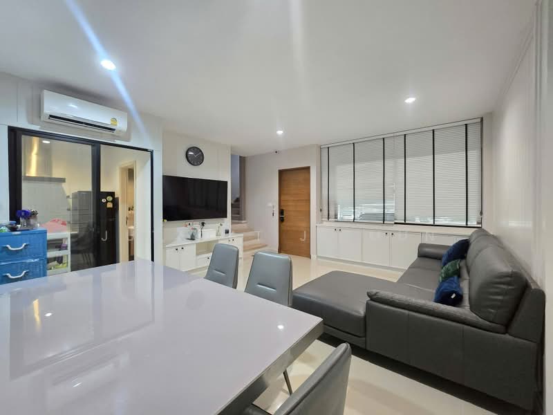 Nirvana Define Srinakarin-Rama 9, Bangkok, Srinakarin - Rom Klao Road, Saphan Sung, Bangkok, 3 Bedrooms, 190 sqm, Townhouse For Sale, by Jutarat Jitmun, 500377535 - DDproperty.com