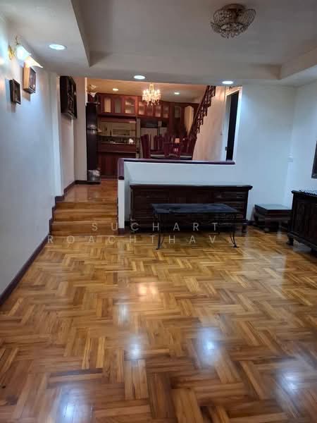 Townhouse for Sale 3 floors 26 sqw., Asok-Nana Area, Bangkok, Sukhumvit, Khlong Toei, Khlong Toei, Bangkok, 3 Bedrooms, 200 sqm, Townhouse For Sale, by Suchart Roachthavilit, 500377621 - DDproperty.com