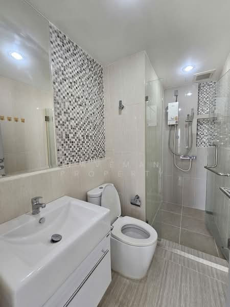 Life Ratchadapisek, Bangkok, 279 Ratchadapisaek Road, Huai Khwang, Bangkok, 2 Bedrooms, 65 sqm, Condo For Rent, by caveman property, 500377716 - DDproperty.com