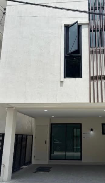 ทาวน์เฮ้าส์ 3-ห้องนอน, กรุงเทพ, บางนาเหนือ, บางนา, กรุงเทพ, 151 ตร.ม., ทาวน์เฮ้าส์ ให้เช่า, โดย Natthida Thianchaianan, 500377910 - DDproperty.com