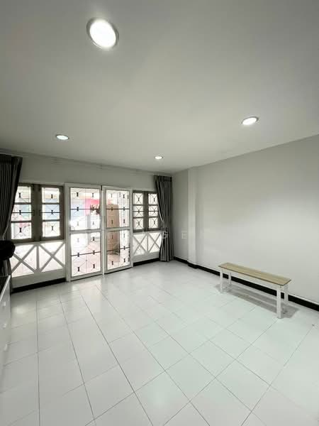 ทาวน์เฮาส์ 3 ชั้น รามอินทรา 34 แยก 10, กรุงเทพ, ท่าแร้ง, บางเขน, กรุงเทพ, 200 ตร.ม., ทาวน์เฮ้าส์ ให้เช่า, โดย NR AGENT, 500378012 - DDproperty.com