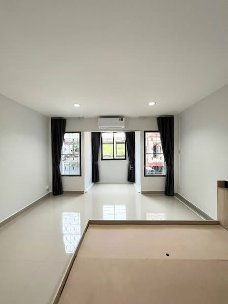 ทาวน์เฮาส์ 3 ชั้น รามอินทรา 34 แยก 10, กรุงเทพ, ท่าแร้ง, บางเขน, กรุงเทพ, 200 ตร.ม., ทาวน์เฮ้าส์ ให้เช่า, โดย NR AGENT, 500378012 - DDproperty.com