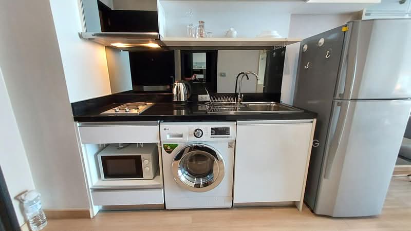 Sky Walk Residences, Bangkok, 1599 Sukhumvit Road, Phra Kanong Nua, Watthana, Bangkok, 1 Bedroom, 37 sqm, Condo For Sale, by Suthasinee Chenchopching, 500378122 - DDproperty.com
