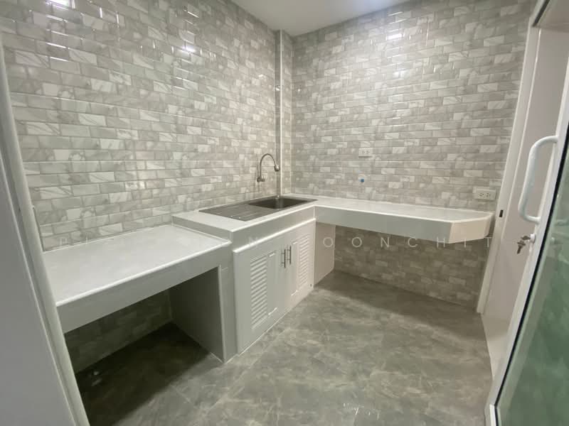 3-BR Townhouse, Bangkok, Nuan Chan, Bueng Kum, Bangkok, 3 Bedrooms, 150 sqm, Townhouse For Sale, by Pichamon Boonchit, 500378176 - DDproperty.com