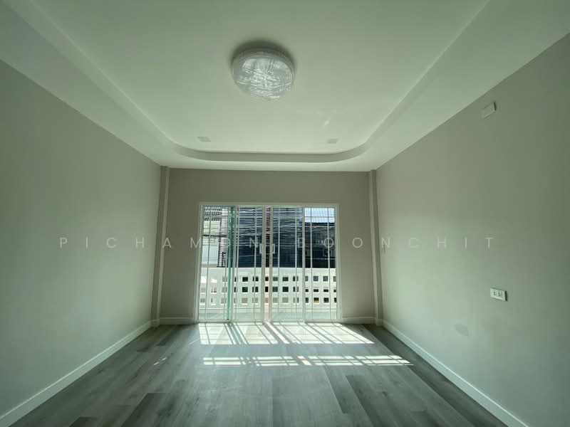 3-BR Townhouse, Bangkok, Nuan Chan, Bueng Kum, Bangkok, 3 Bedrooms, 150 sqm, Townhouse For Sale, by Pichamon Boonchit, 500378176 - DDproperty.com