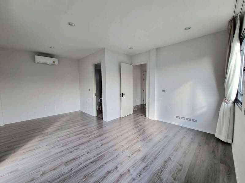 The Sonne Srinakarin-Bangna, Bangkok, Soi Chumchon Mahat Thai 3, Bangna-Trad Road, Dok Mai, Prawet, Bangkok, 4 Bedrooms, 245 sqm, Semi-Detached House (Twin House) For Sale, by Poomphat Tienthongsakul, 500378202 - DDproperty.com