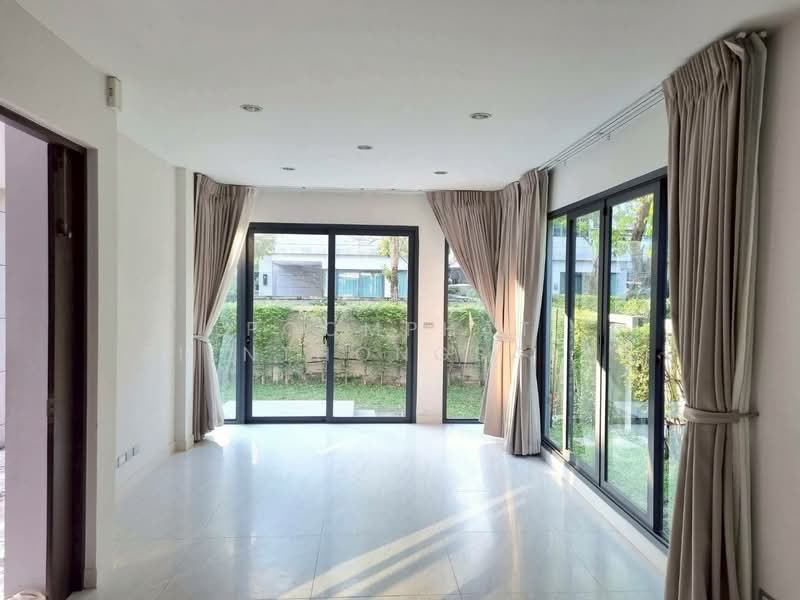 The Sonne Srinakarin-Bangna, Bangkok, Soi Chumchon Mahat Thai 3, Bangna-Trad Road, Dok Mai, Prawet, Bangkok, 4 Bedrooms, 245 sqm, Semi-Detached House (Twin House) For Sale, by Poomphat Tienthongsakul, 500378202 - DDproperty.com