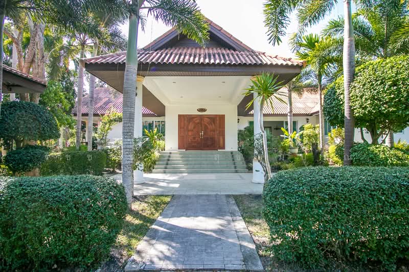 A large house in a garden near Laem Mae Phim Beach., Rayong, Chak Don, Klaeng, Rayong, 3 Bedrooms, 250 sqm, Single Detached House For Sale, by รัชชานนท์ สุขสมบูรณ์, 500378328 - DDproperty.com