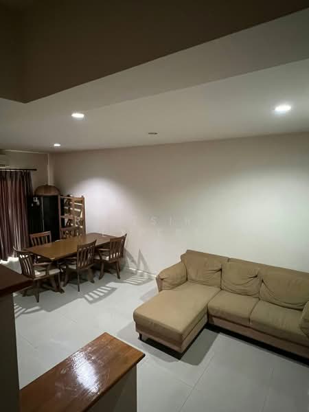 Baan Klang Muang British Town Srinakarin, Samut Prakan, Soi Baan Klang Muang British Town Srinakarin, Bang Kaeo, Bang Plee, Samut Prakan, 3 Bedrooms, 350 sqm, Townhouse For Rent, by Rosesirin Expert, 500378836 - DDproperty.com