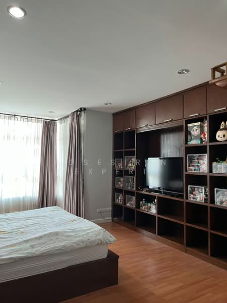 Baan Klang Muang British Town Srinakarin, Samut Prakan, Soi Baan Klang Muang British Town Srinakarin, Bang Kaeo, Bang Plee, Samut Prakan, 3 Bedrooms, 350 sqm, Townhouse For Rent, by Rosesirin Expert, 500378836 - DDproperty.com