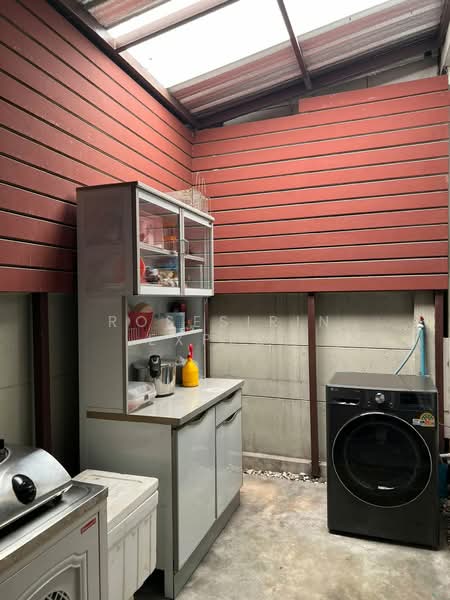 Baan Klang Muang British Town Srinakarin, Samut Prakan, Soi Baan Klang Muang British Town Srinakarin, Bang Kaeo, Bang Plee, Samut Prakan, 3 Bedrooms, 350 sqm, Townhouse For Rent, by Rosesirin Expert, 500378836 - DDproperty.com