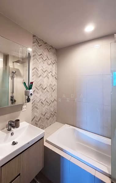 Oka Haus Sukhumvit 36, Bangkok, 3399 Rama 4 Road, Khong Tan, Khlong Toei, Bangkok, 1 Bedroom, 34 sqm, Condo For Rent, by Withada Jaiarree, 500378945 - DDproperty.com