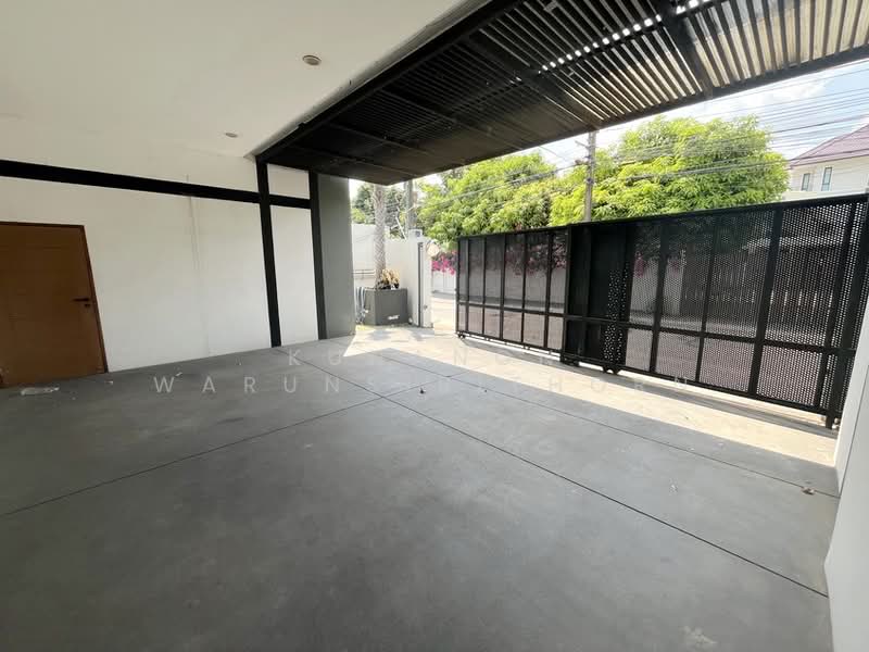Luxury 2-Storey Detached House with Private Pool | Rama 9 Area near HomePro Rama 9 (081-434-9959), Bangkok, พระรามเก้า 39, Hua Mak, Bang Kapi, Bangkok, 2 Bedrooms, 350 sqm, Single Detached House For Sale, by Kunanon Warunsirithorn, 500378966 - DDproperty.com