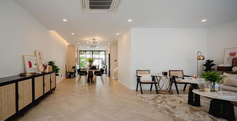 3-BR Townhouse, Bangkok, Khlong Tan Nua, Watthana, Bangkok, 3 Bedrooms, 300 sqm, Townhouse For Sale, by Pemika Aukkaraleekul, 500378982 - DDproperty.com