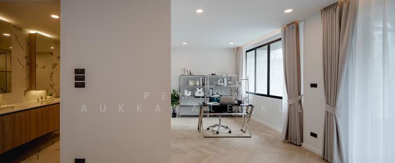 3-BR Townhouse, Bangkok, Khlong Tan Nua, Watthana, Bangkok, 3 Bedrooms, 300 sqm, Townhouse For Sale, by Pemika Aukkaraleekul, 500378982 - DDproperty.com