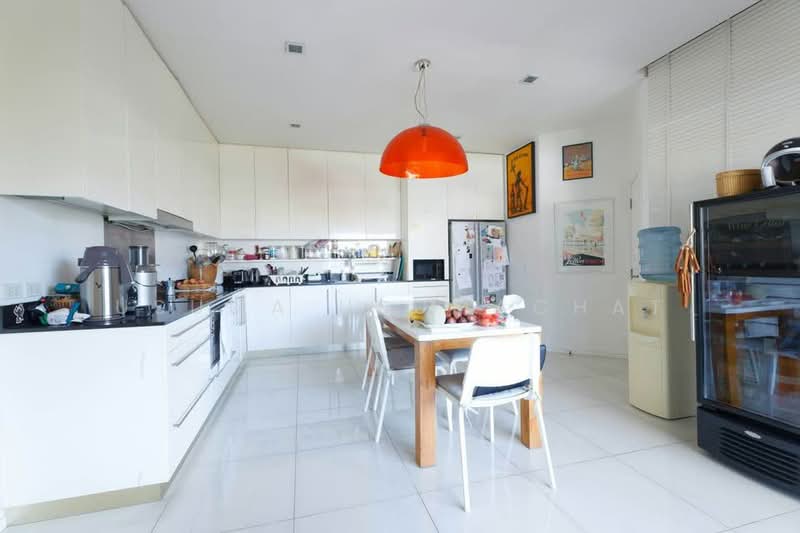 Castle Hill Mansion, Bangkok, 12 Ekkamai 6 Alley, Phra Kanong Nua, Watthana, Bangkok, 3 Bedrooms, 326 sqm, Condo For Sale, by Usuma Usumachat, 500379109 - DDproperty.com