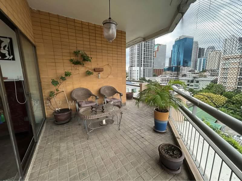 Castle Hill Mansion, Bangkok, 12 Ekkamai 6 Alley, Phra Kanong Nua, Watthana, Bangkok, 3 Bedrooms, 326 sqm, Condo For Sale, by Usuma Usumachat, 500379109 - DDproperty.com