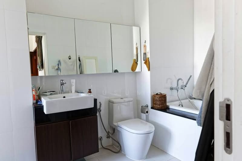 Castle Hill Mansion, Bangkok, 12 Ekkamai 6 Alley, Phra Kanong Nua, Watthana, Bangkok, 3 Bedrooms, 326 sqm, Condo For Sale, by Usuma Usumachat, 500379109 - DDproperty.com