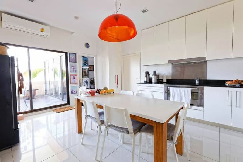 Castle Hill Mansion, Bangkok, 12 Ekkamai 6 Alley, Phra Kanong Nua, Watthana, Bangkok, 3 Bedrooms, 326 sqm, Condo For Sale, by Usuma Usumachat, 500379109 - DDproperty.com