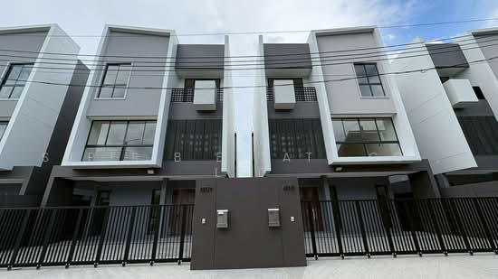 ฟีล ทาวน์ ลาดพร้าว 101, กรุงเทพ