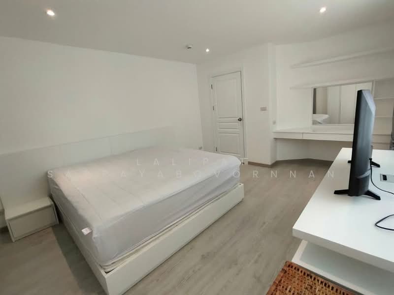 Silom Condominium, Bangkok, Silom, Bang Rak, Bangkok, 2 Bedrooms, 144 sqm, Condo For Rent, by Lalipat Sappayabovornnan, 500379568 - DDproperty.com