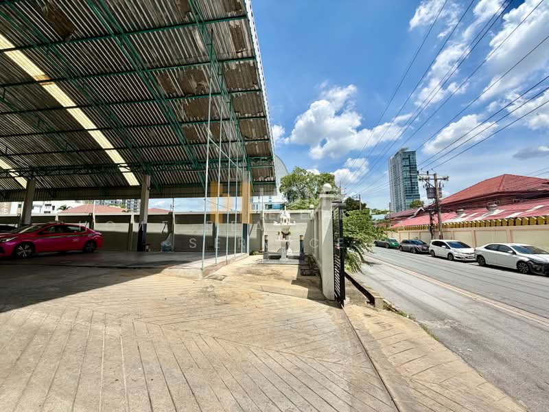 ที่ดินพร้อมบ้าน จรัญสนิทวงศ์ 72, Bangkok, Bang O, Bang Phlat, Bangkok, , 1,792 sqm, Land For Sale, by HOME Real Estate Service, 500379593 - DDproperty.com