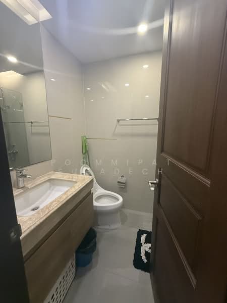 Amaranta Residence, Bangkok, Soi Pracha Rat 5, Pracharat Bumpan Road, Huai Khwang, Bangkok, 2 Bedrooms, 61 sqm, Condo For Rent, by Poommipat Suradech, 500380081 - DDproperty.com
