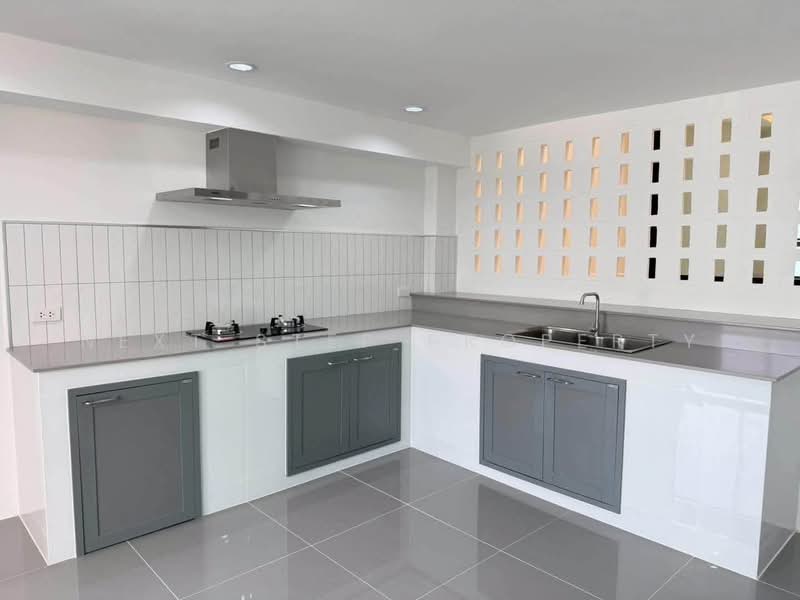 Prominent Place Sukhumvit 101, Bangkok, สุขุมวิท 101, Bang Chak, Phra Khanong, Bangkok, 4 Bedrooms, 420 sqm, Townhouse For Sale, by Next step property, 500380105 - DDproperty.com