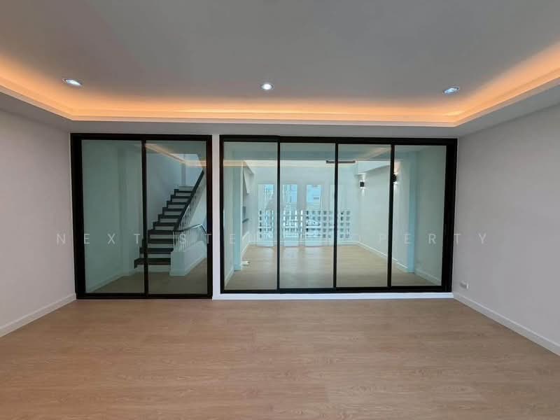 Prominent Place Sukhumvit 101, Bangkok, สุขุมวิท 101, Bang Chak, Phra Khanong, Bangkok, 4 Bedrooms, 420 sqm, Townhouse For Sale, by Next step property, 500380105 - DDproperty.com