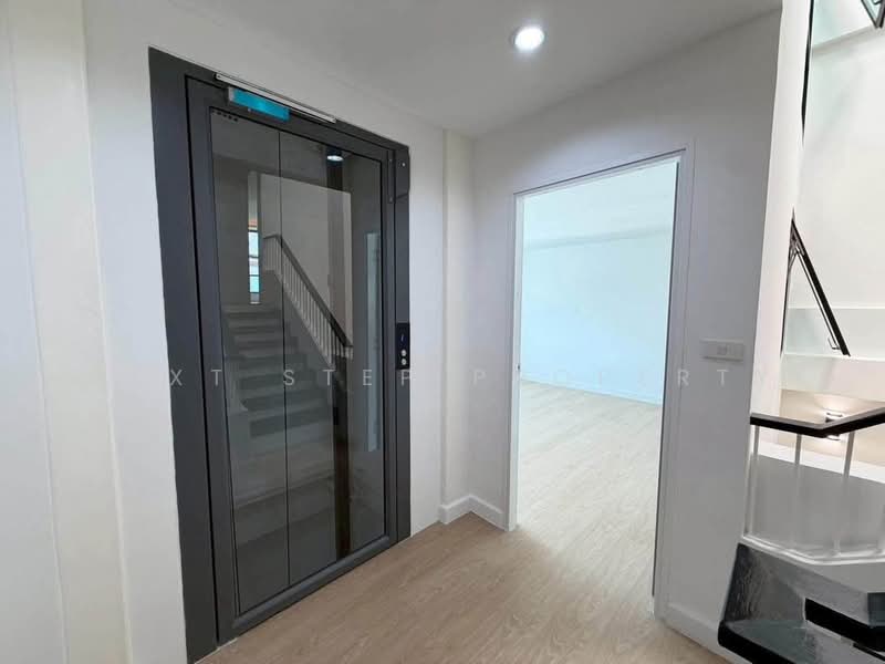 Prominent Place Sukhumvit 101, Bangkok, สุขุมวิท 101, Bang Chak, Phra Khanong, Bangkok, 4 Bedrooms, 420 sqm, Townhouse For Sale, by Next step property, 500380105 - DDproperty.com