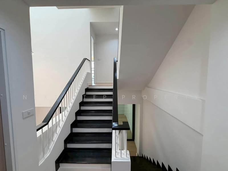 Prominent Place Sukhumvit 101, Bangkok, สุขุมวิท 101, Bang Chak, Phra Khanong, Bangkok, 4 Bedrooms, 420 sqm, Townhouse For Sale, by Next step property, 500380105 - DDproperty.com